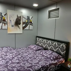 Hotel Container Edge